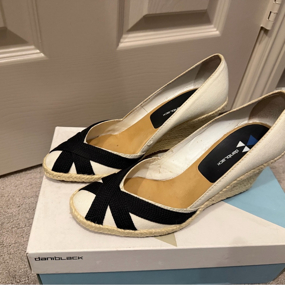 Linen and Black Espadrilles - Picture 6 of 10